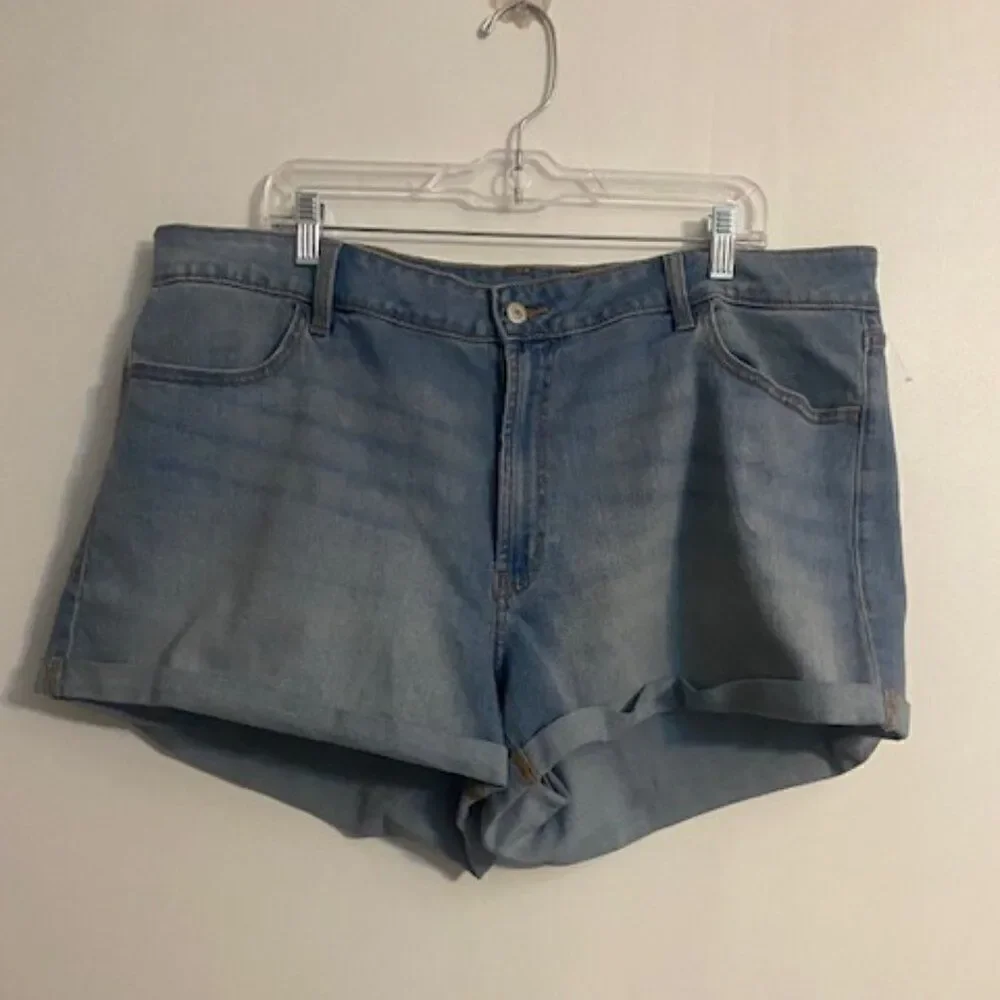 Old Navy High-Rise wow cuffed denim shorts, size 22